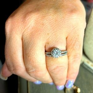 Elegant‎ Silver Ring with Clear Gemstone